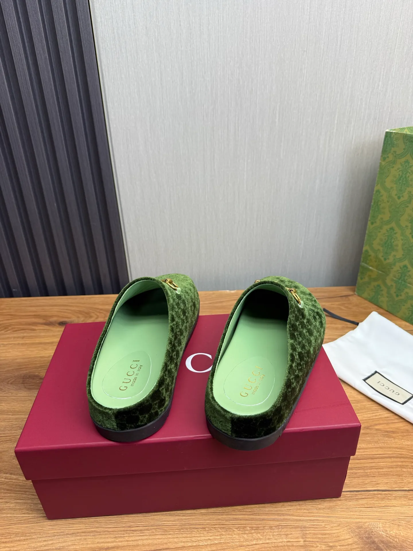Men's men's shoes💰Pili 420💰Maoli 460💰 ＧＵＣＣＩGucci. Popular couple slippers hot sale🩷💚 🩴Official website one to one production 35-45 size 45 46 🉑️Customized!